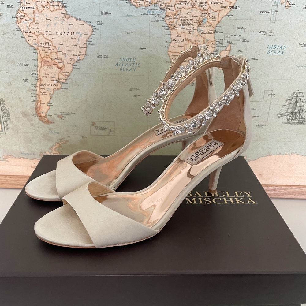 Badgley Mischka Geranium Kitten Heels